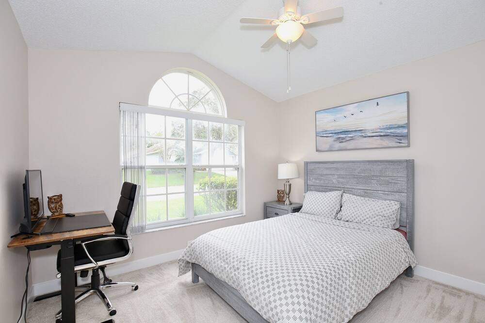 Photo of Bedroom in Florida Pines