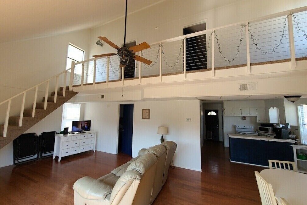 Photo of Livingroom in Shelby