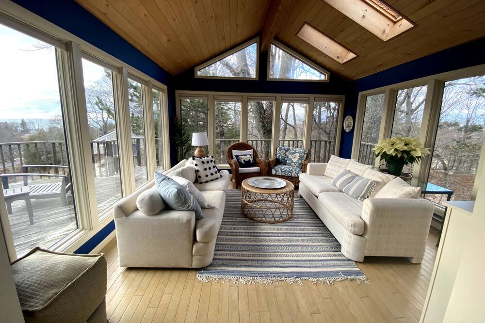 Photo of Livingroom in Whitehall