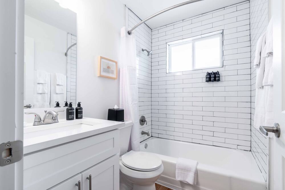 Photo of Bathroom in Lindridge-Martin Manor