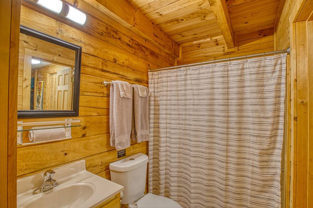Photo of Bathroom in Pine Mountain Valley