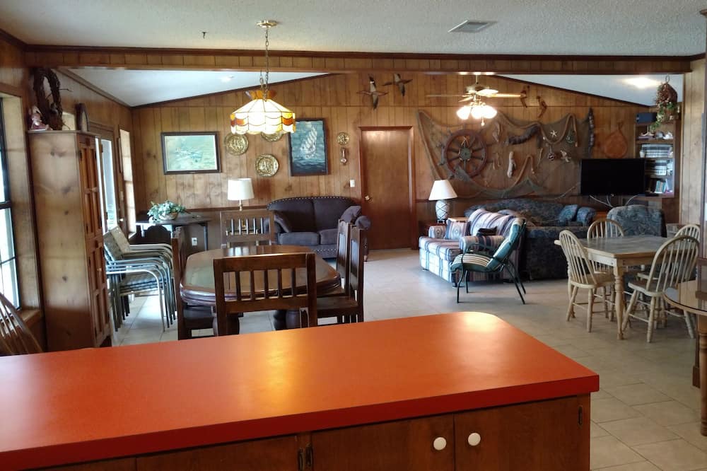 Photo of Livingroom in Homer