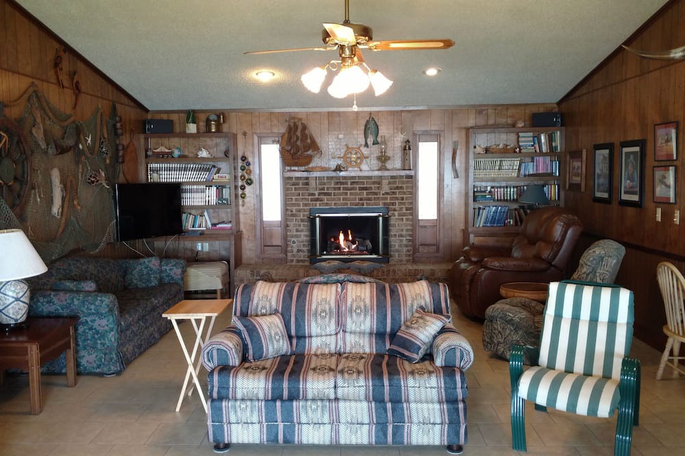 Photo of Livingroom in Homer