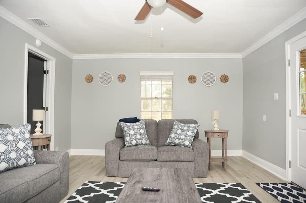 Photo of Livingroom in Grand Bay