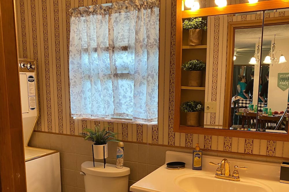 Photo of Bathroom in Eatonton