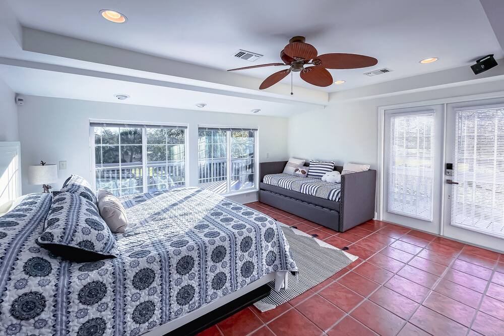 Photo of Bedroom in Shoreline Park