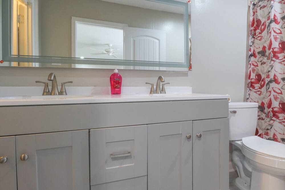 Photo of Bathroom in Mobile