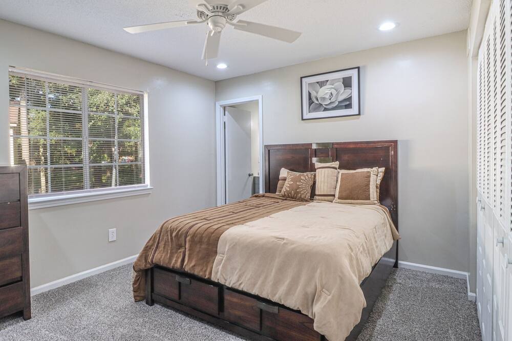 Photo of Bedroom in Mobile