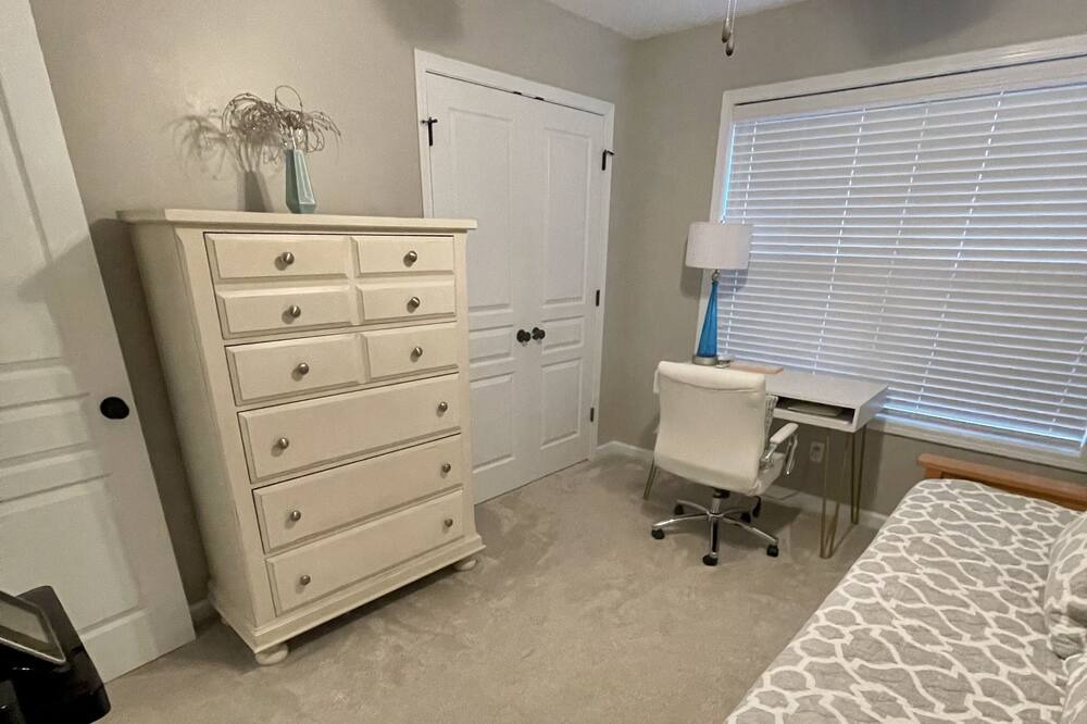 Photo of Bedroom in Enterprise