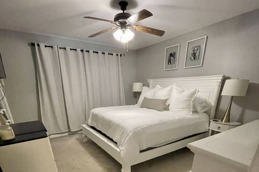 Photo of Bedroom in Enterprise