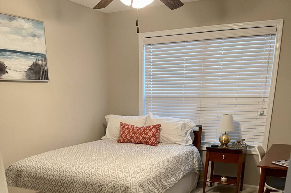 Photo of Bedroom in Enterprise