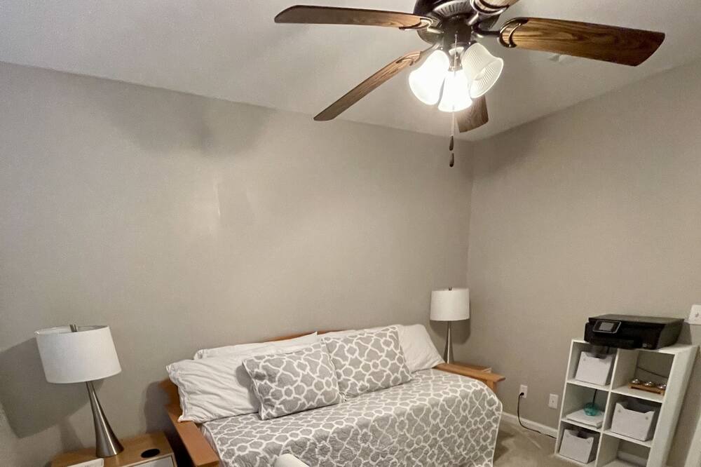 Photo of Bedroom in Enterprise