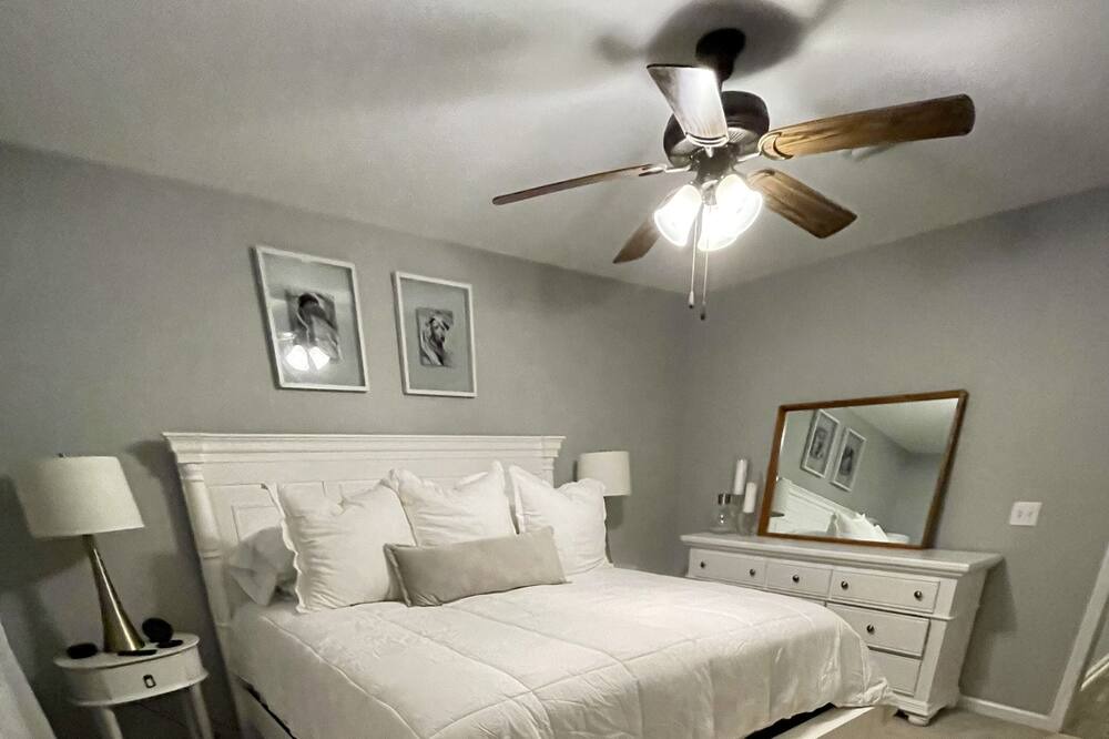 Photo of Bedroom in Enterprise