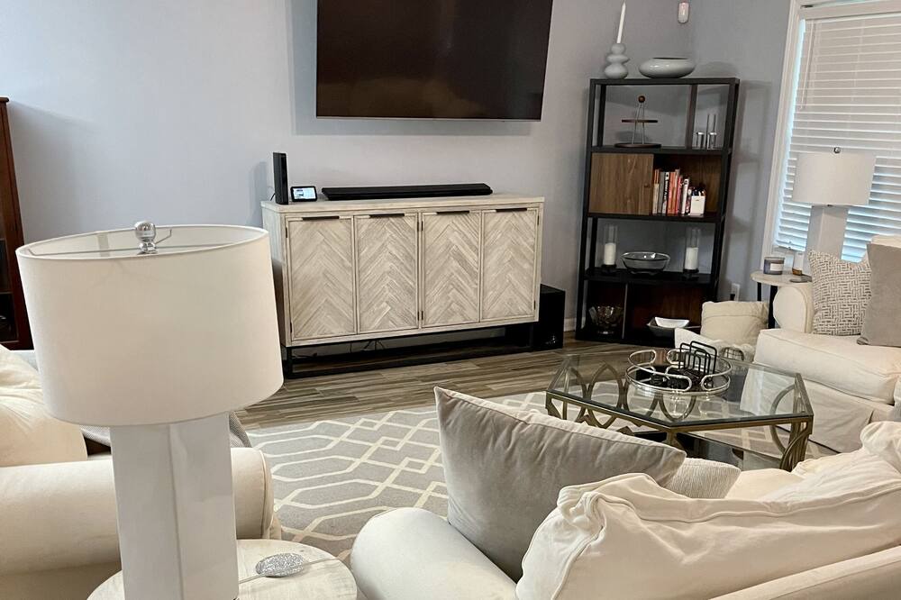 Photo of Livingroom in Enterprise