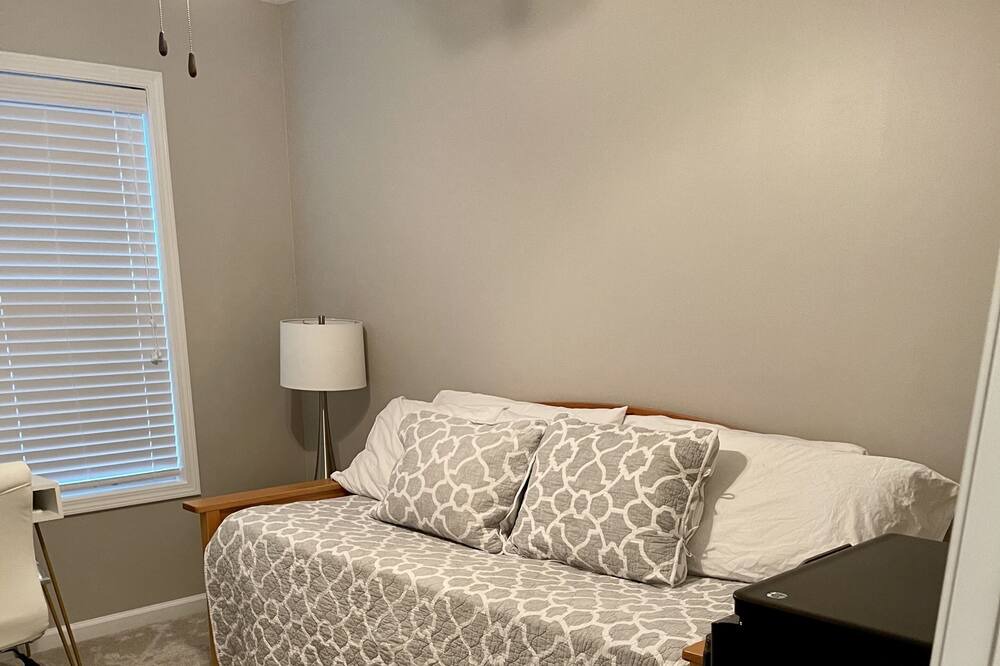 Photo of Bedroom in Enterprise