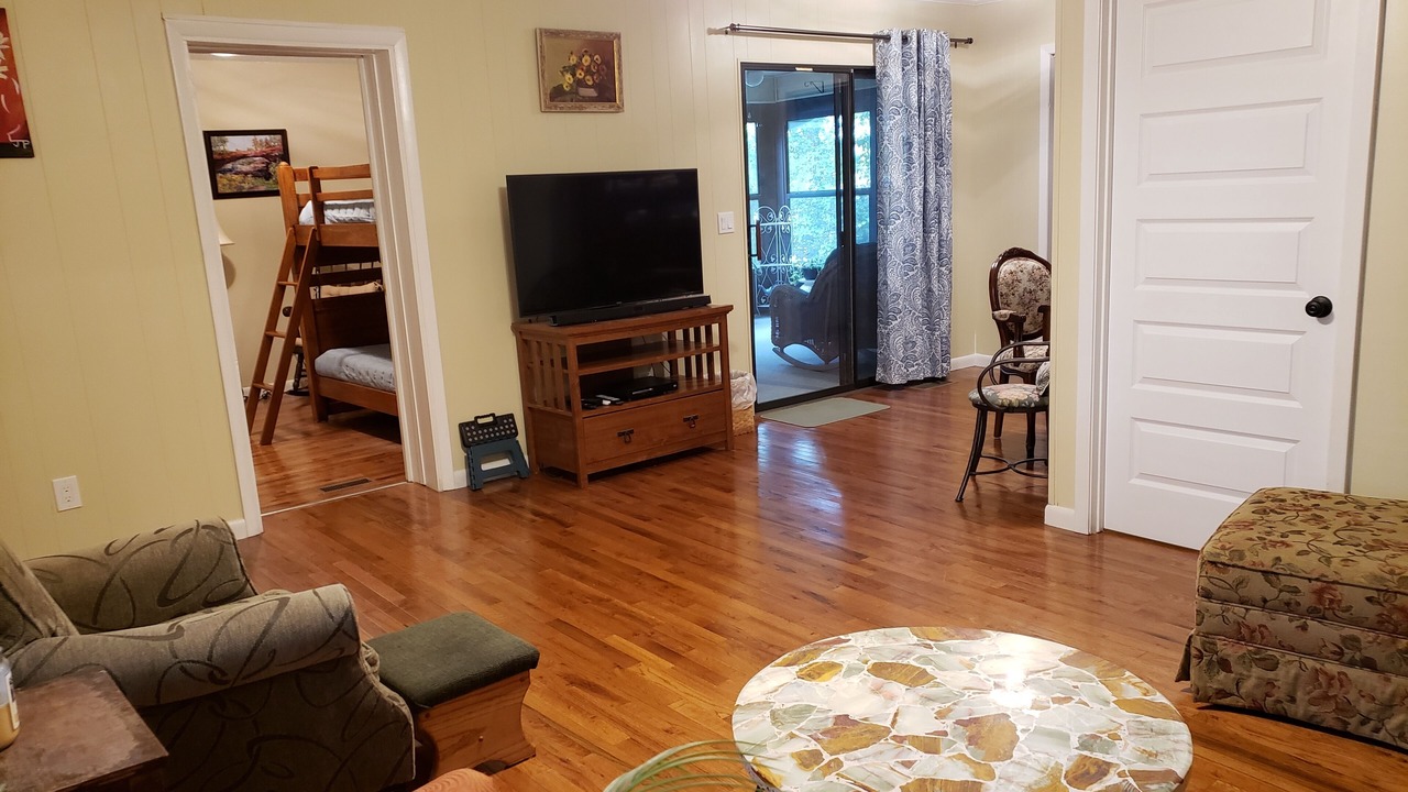 Photo of Livingroom in Jasper