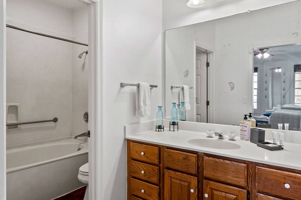 Photo of Bathroom in Melrose on the Beach