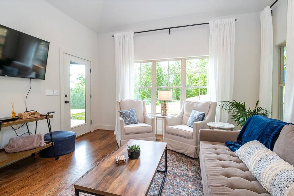Photo of Livingroom in Tallassee