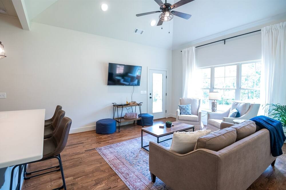 Photo of Livingroom in Tallassee