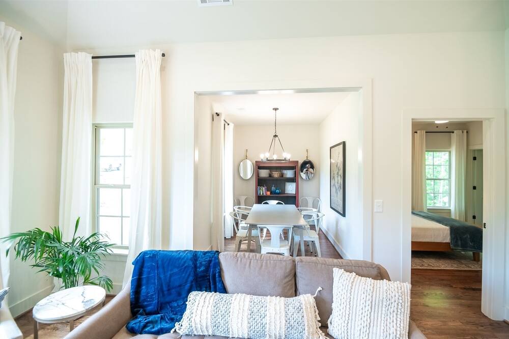 Photo of Livingroom in Tallassee