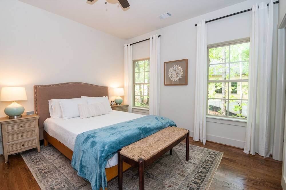 Photo of Bedroom in Tallassee