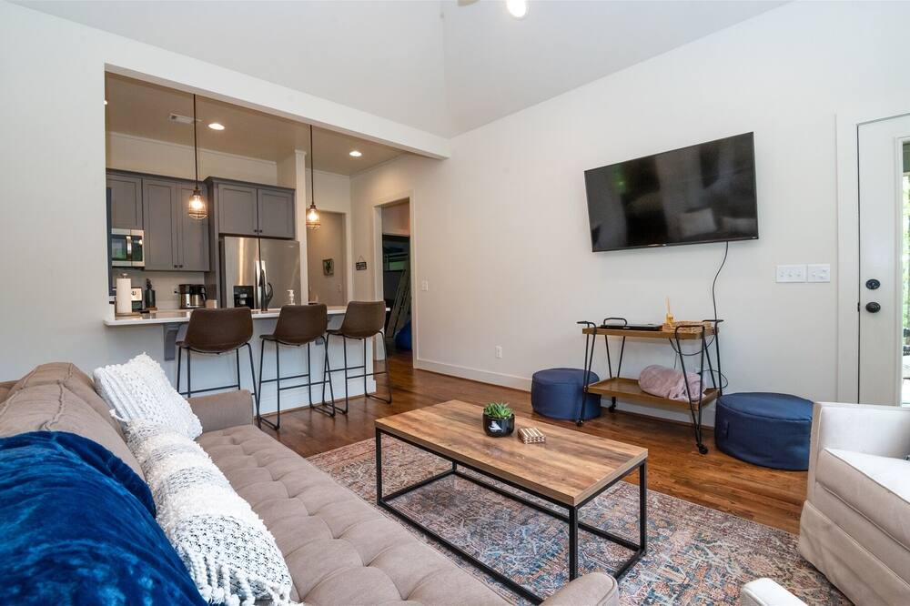 Photo of Livingroom in Tallassee
