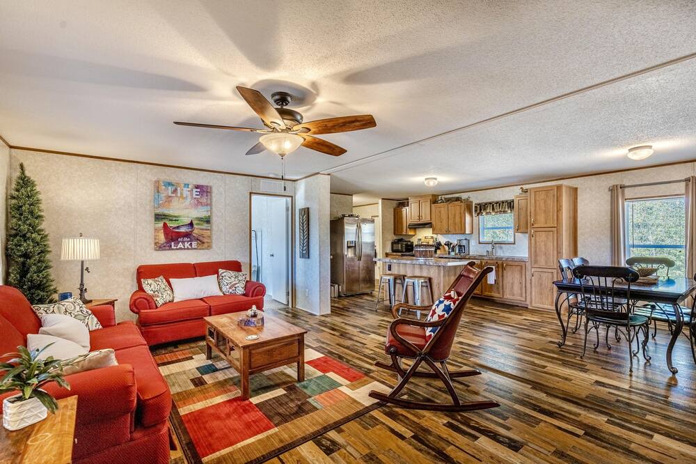 Photo of Livingroom in Interlachen