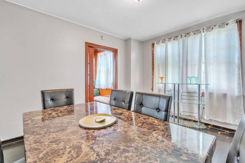 Photo of Livingroom in Urban Core