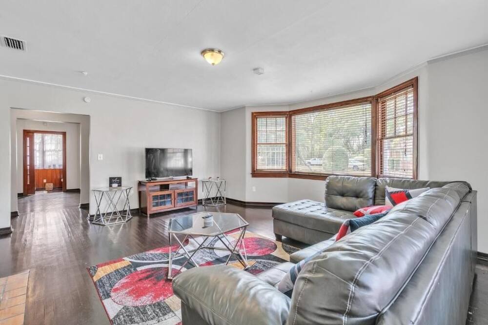 Photo of Livingroom in Urban Core