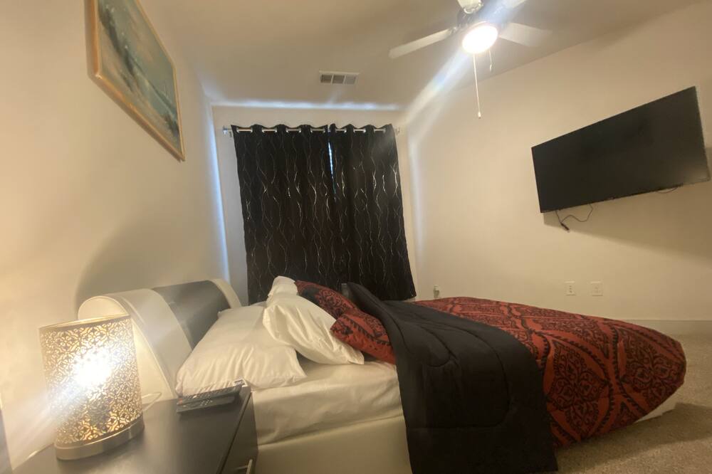 Photo of Bedroom in Oakland
