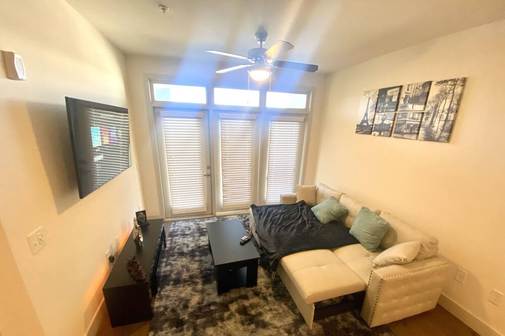 Photo of Livingroom in Oakland