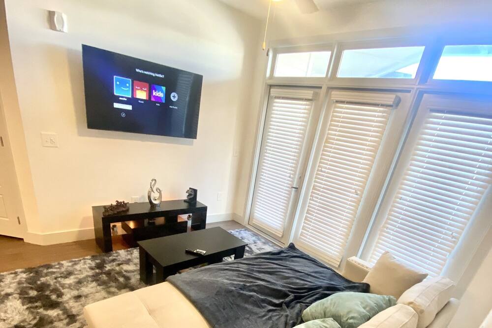 Photo of Livingroom in Oakland