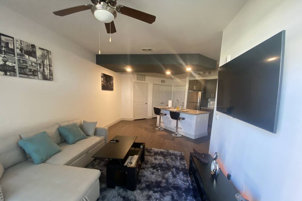 Photo of Livingroom in Oakland