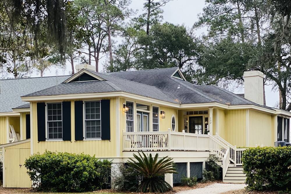 Photo of Outdoor in Melrose on the Beach