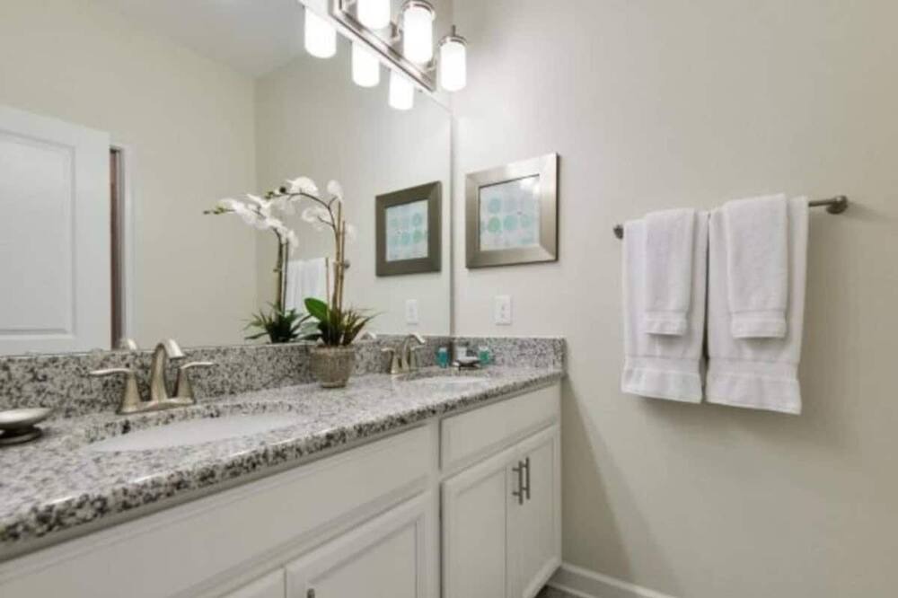 Photo of Bathroom in Davenport