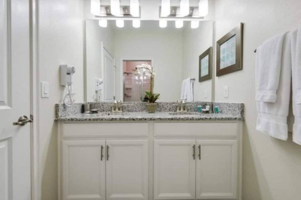 Photo of Bathroom in Davenport