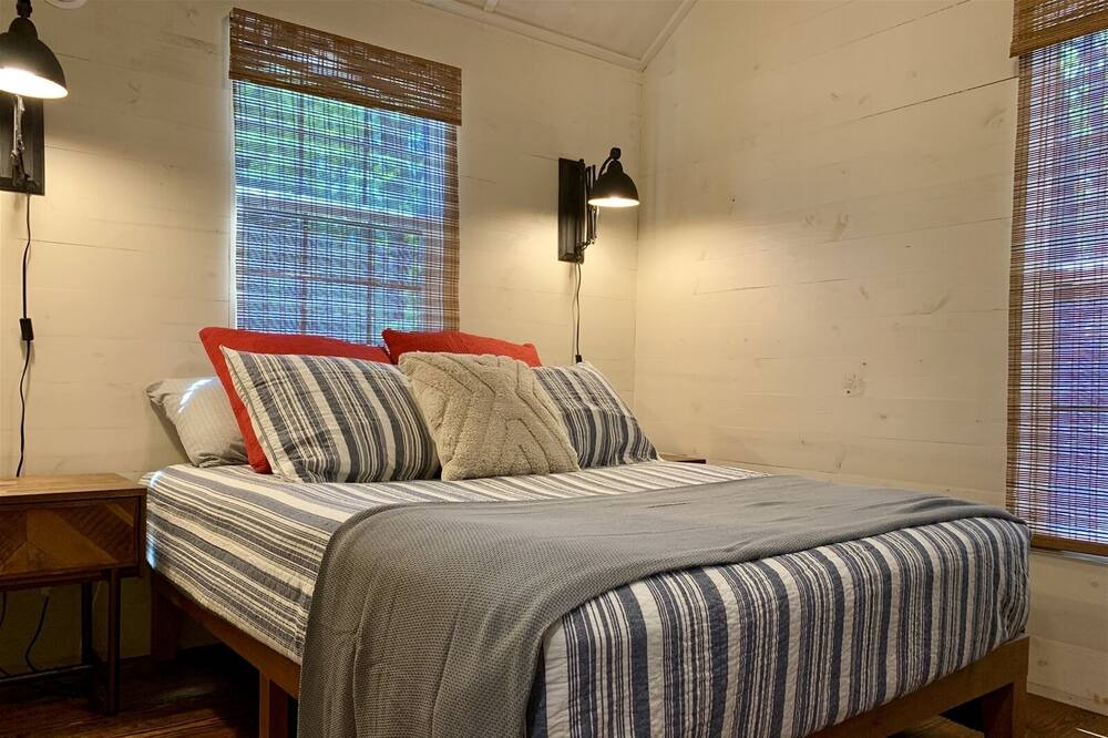 Photo of Bedroom in Dadeville