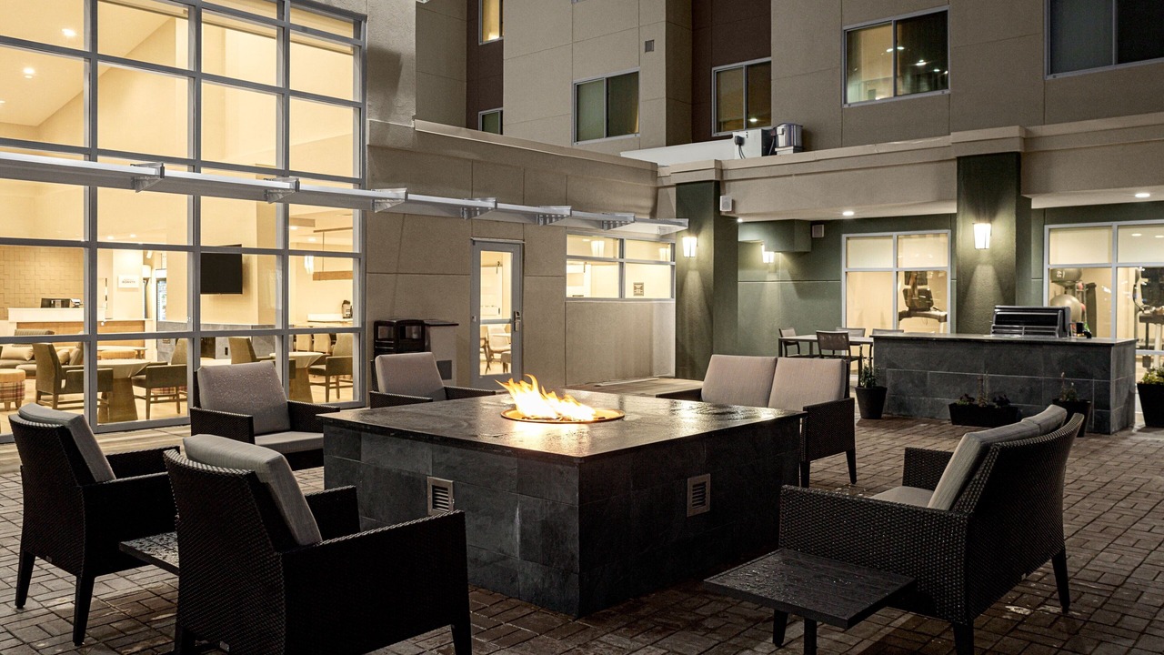Photo of Others in Pearl