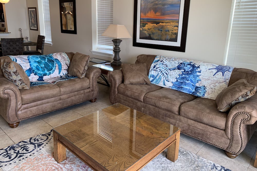 Photo of Livingroom in Henderson Point
