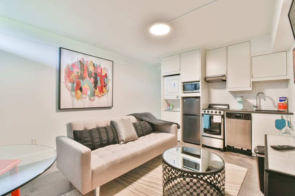 Photo of Livingroom in Virginia Highland