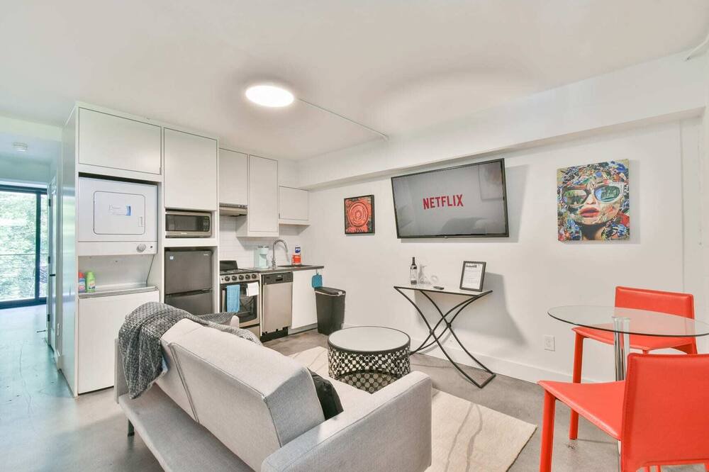 Photo of Livingroom in Virginia Highland