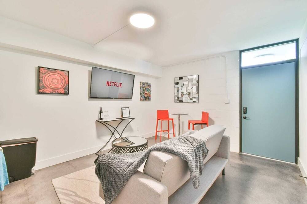 Photo of Livingroom in Virginia Highland