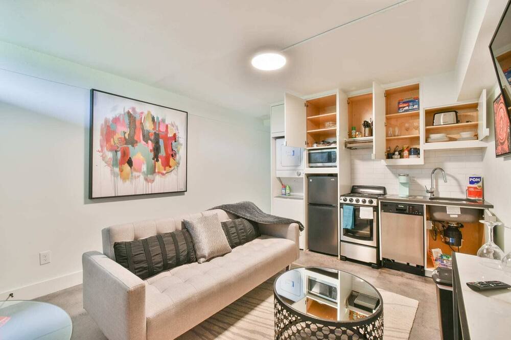 Photo of Livingroom in Virginia Highland