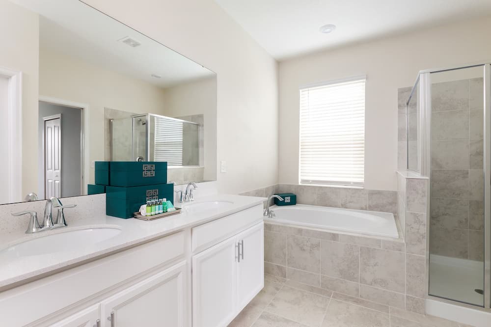 Photo of Bathroom in Four Corners