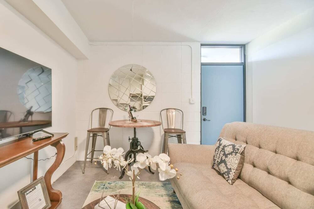 Photo of Livingroom in Virginia Highland