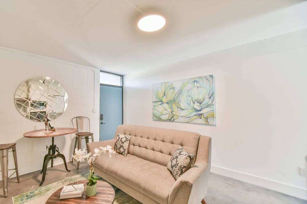 Photo of Livingroom in Virginia Highland