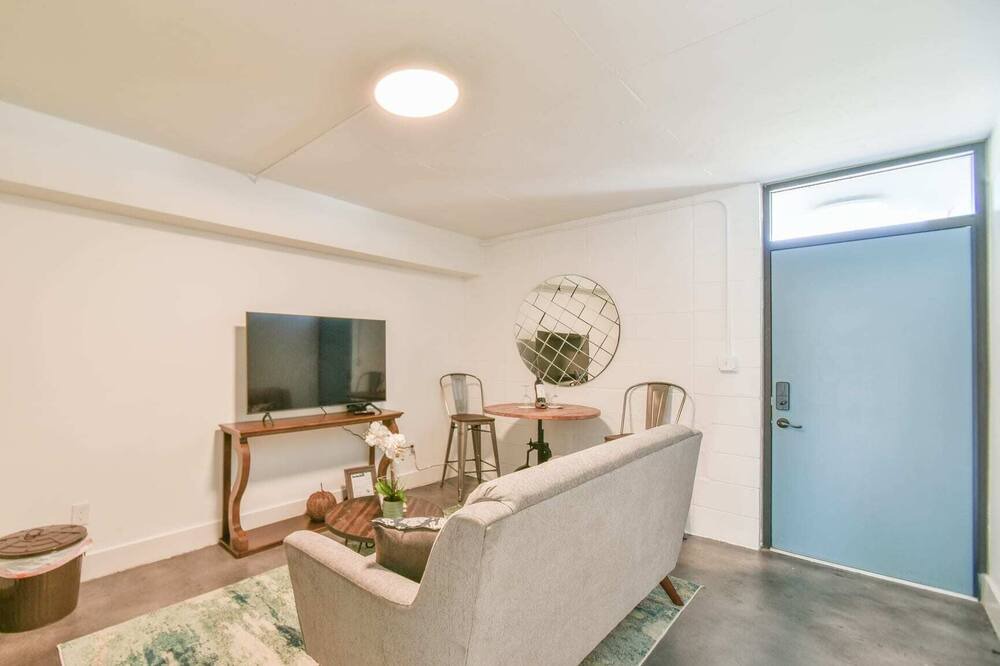 Photo of Livingroom in Virginia Highland