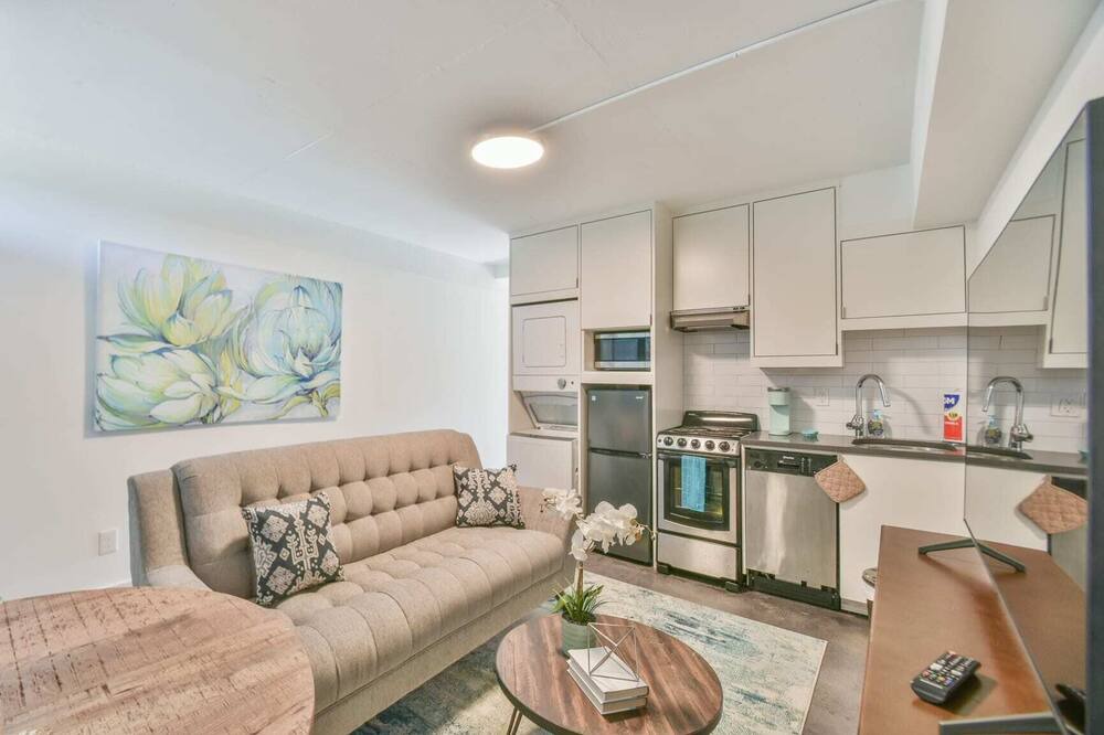 Photo of Livingroom in Virginia Highland