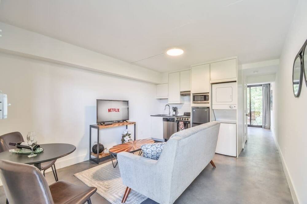 Photo of Livingroom in Virginia Highland