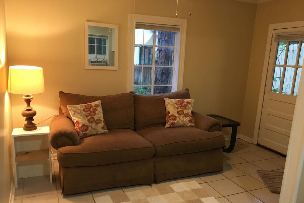 Photo of Livingroom in Englewood